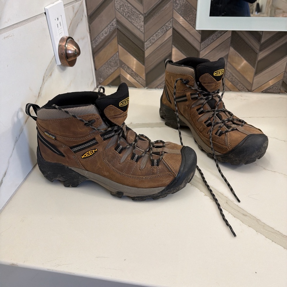 KEEN Men's Targhee Leather Hiking Boots - Brown and Black